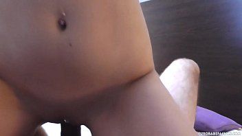 play Brünette Prostituierte gefilmt im Hotel lecken und Sex haben
