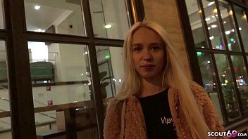 play Toegesproken voor het publiek en geneukt tijdens de casting voor geld
