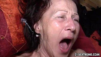 play Babuta grita que ya no puede cargar su pene demasiado