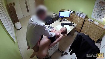 play La adolescente que acudió al casting recibió el pene de un fantástico por dinero