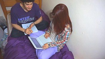 play Ze heeft geen zin om te mediteren en ze kijkt naar pc op xxx films online