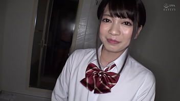 play La jeune villageoise à la chatte très poilue se laisse toucher par son partenaire très sensuel