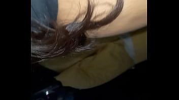 play Ella abre su propio coño cuando sabe que tiene que recibir la visita de un pene erecto