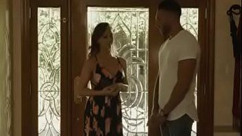 play Fétiche enceinte est filmée sous la douche sur sa chatte nue