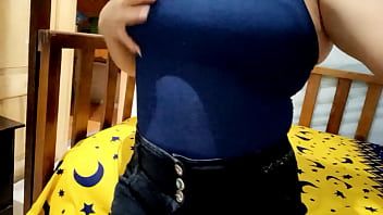 play Belle milf delle dimensioni di un pene con grandi seni che si toccano molto caldamente perché loro