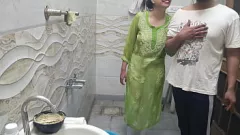 play Desi sora vitregă pedepsită: joc de rol indian fierbinte cu prada mare și păsărică cremoasă