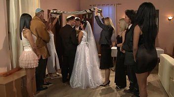 play Xnxx hat eine Hochzeit und dann fickt der Liebhaber sie in den Mund