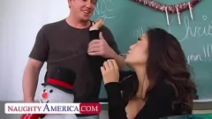 play Amateur asiatique Kaiya Lynn prend une bite monstre pour Noël