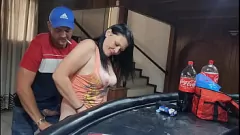 play As irmãs lésbicas bissexuais compartilham o pau grande do papai em um porra de troca de três