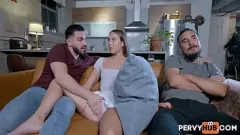 play Petite Teen Violet Reign se pone duro en POV Date Night