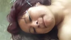 play BBW MILF Slut Paola prend une charge dans le levrette