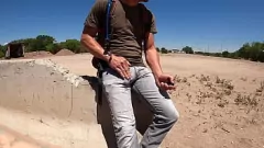 play النشوة الجنسية الخالية من اليدين: عمل هزاز مزود بالواقي الذكري