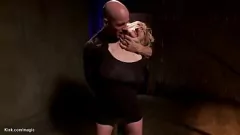 play Sesión de esclavitud áspera con tetona milf Derrick Pierce